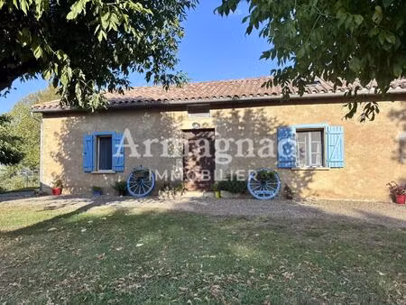 maison en pierre avec vue pyrénées