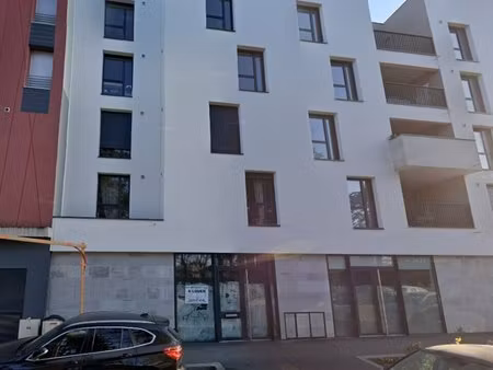 location local commercial 81m² decines charpieu 69150