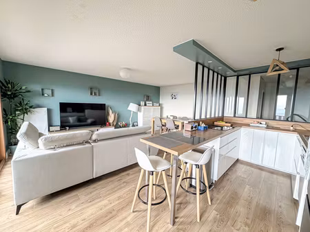 a vendre **appartement t4 de 83 m² avec vue montagne à andilly**