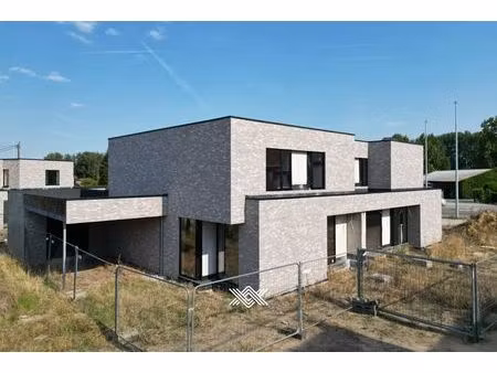 hedendaagse en ruime nieuwbouwwoning in machelen/zulte - ...