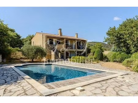 proche de gordes  propriété avec vue