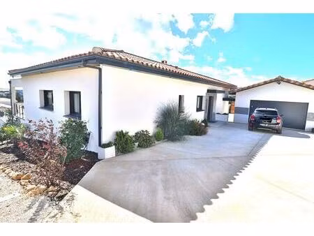 villa contemporaine 5 pièce(s) 150 m2 sur un terrain de 980m² avec piscine