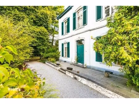 charmante villa de caractère avec magnifique jardin arboré !