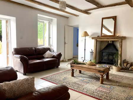 maison de plain pied 2/3 chambres 2 sdb/wc  à 2' du centre bourg de l'absie