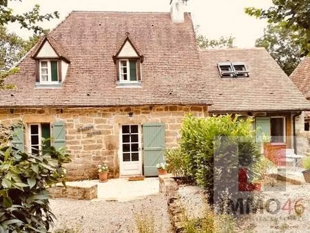 maison en pierre avec atelier bois et piscine