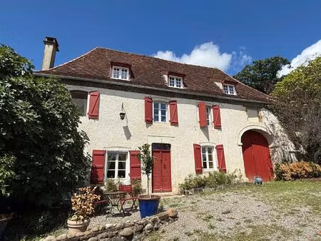 belle maison de village avec gîte indépendant et 6500m² de parc