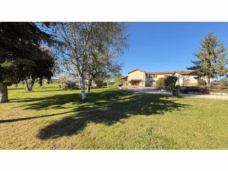 vente maison 8 pièces 193 m² chazelles-sur-lyon (42140)