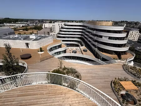 location bureau 1003 m² à angers (49100)