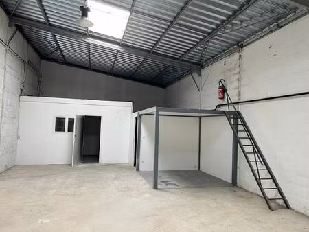 location local industriel 131 m² à angers (49000)