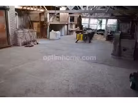 hangar + terrain
