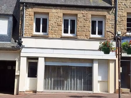 immeuble en pierres au coeur de saint-hilaire-du-harcouët idéal investisseur