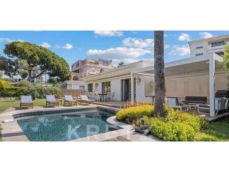 maison avec piscine en bord de mer cannes (06)