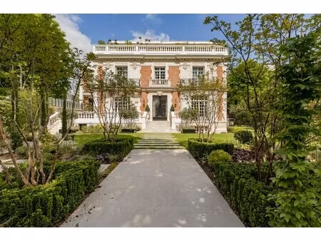 hôtel particulier à vendre à neuilly-sur-seine