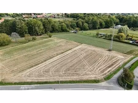 terrain à bâtir de 4.692m2 avec 2 accès voiries!