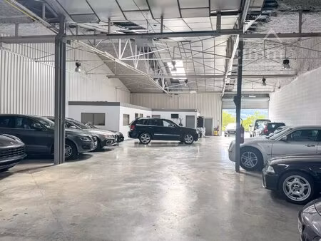 local artisanal ou industriel - 611m² - visibilite - accces