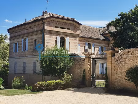uzes : magnifique chateau sur plus de 5000 m2 de terrain arb