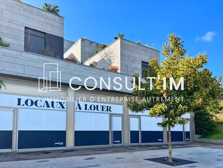 location locaux professionnels 372 m² à ville-d'avray (92410)  6 144 €