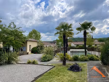 villa t3 de plain-pied avec terrasse – résidence senioriale avec piscine à...