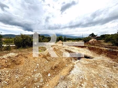 bedoin terrain constructible de 725m2