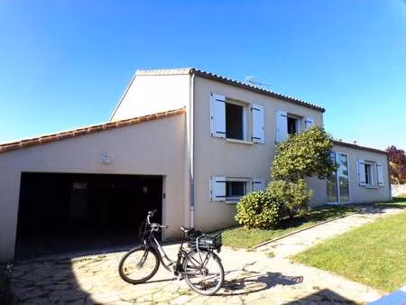 vente maison à beaurepaire (85500) : à vendre / 100m² beaurepaire