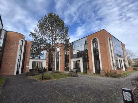 à louer : bureaux modulables à jouy-en-josas