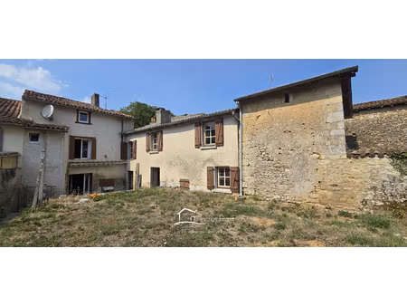 maison de bourg à rénover avec dépendances  jardin et ruisse