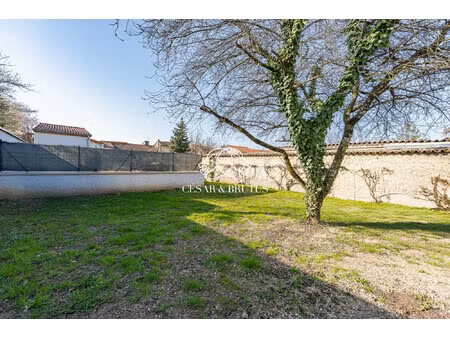 irigny - maison 7 pièces de 147 m² sur un terrain de 507 m²