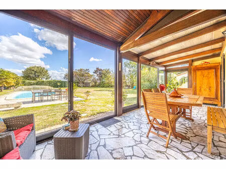 rare : maison familiale 5 chambres  avec piscine et grand terrain à vouillé