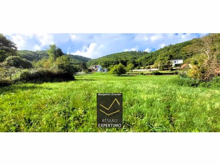 terrain de construction de 23 ares  ensoleillé  faible pente  viabilisations proches  vue 