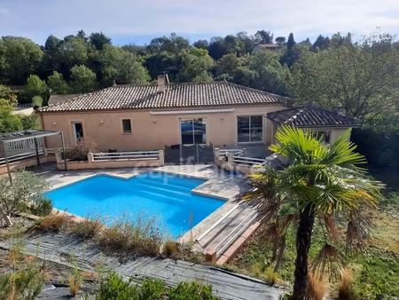 maison familiale avec jardin et piscine