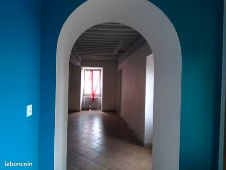 a louer a charolles 71 grand t2 avec cour  cave