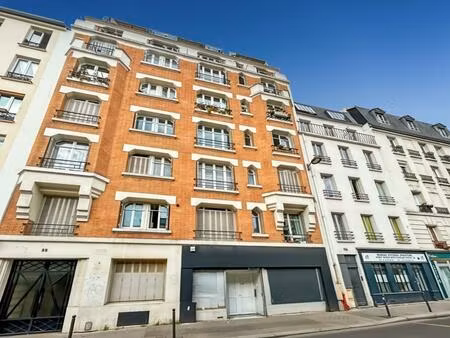 boutique / bureau au coeur du 11éme de 380m²