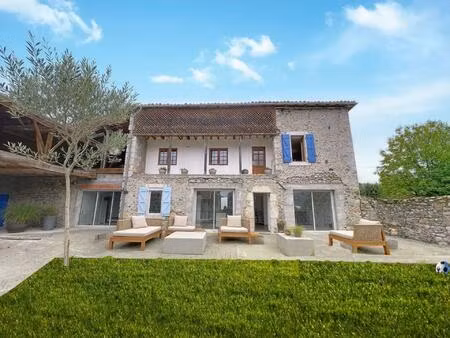 maison rénovée  dépendances  très calme  bien rare