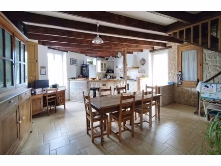 mornac. maison de 133 m²  rénovée avec soin avec 2 garages et dépendances