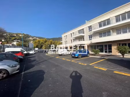 local commercial 94 m2 mandelieu la napoule + 2 parkings