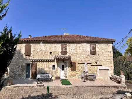 maison de hameau en pierre avec piscine