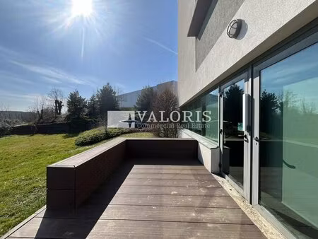 location local professionnel 334m² champagne au mont d or 69410