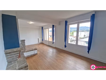 grand 3 pièces lumineux de 75m2 avec balcon filant