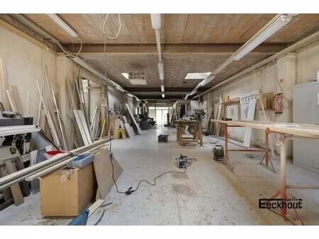 zeer ruim (445 m²) handelspand met magazijn met tal van mogelijkheden in de vuurtorenwijk 