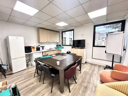 a louer - bureaux avec une partie stockage en rdc- espace lumière