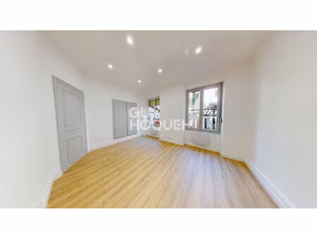 hypercentre - local pro/ appartement et sous sol 128 33 m2 avec cour extérieure