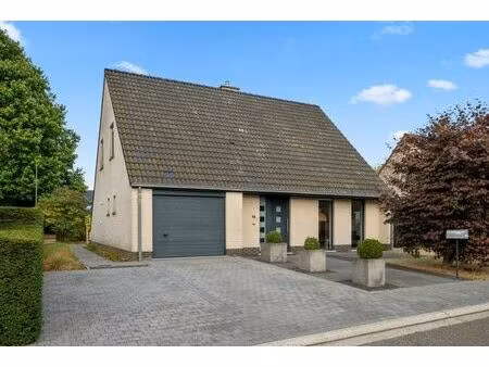 maison familiale prête à emménager avec 3 chambres et garage