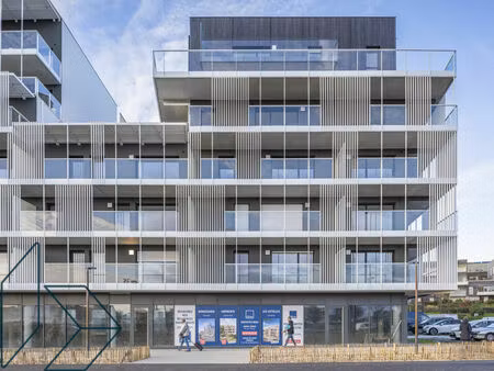 location commerce 93 m² à vannes (56000)