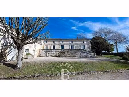 propriété avec piscine et jardin moulidars (16)