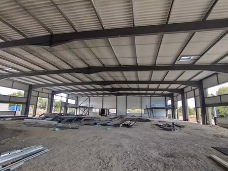 bâtiment indépendant de 2 060 m² à vendre à portet sur garonne