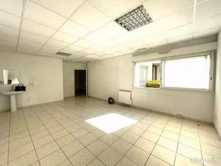 bureaux 59 m²