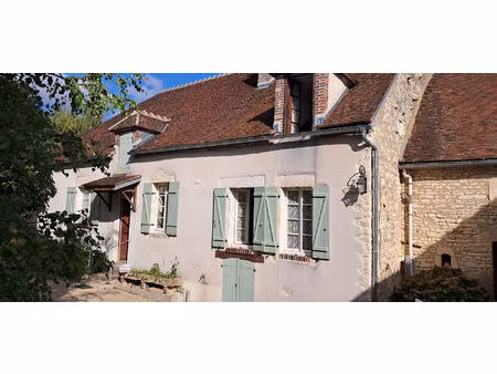 proche auxerre ouest - maison ancienne sur 806m2 de terrain clos.