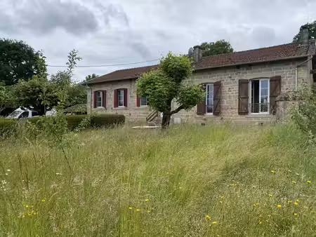 maison en pierre divisée en deux logements