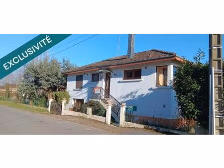 sur l'axe sedan -charleville   proche belgique dans un village dynamique et convivial