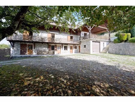 yenne  magnifique maison en pierre avec piscine